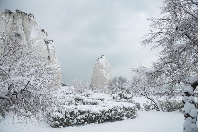 Vieste magicamente coperta di neve
