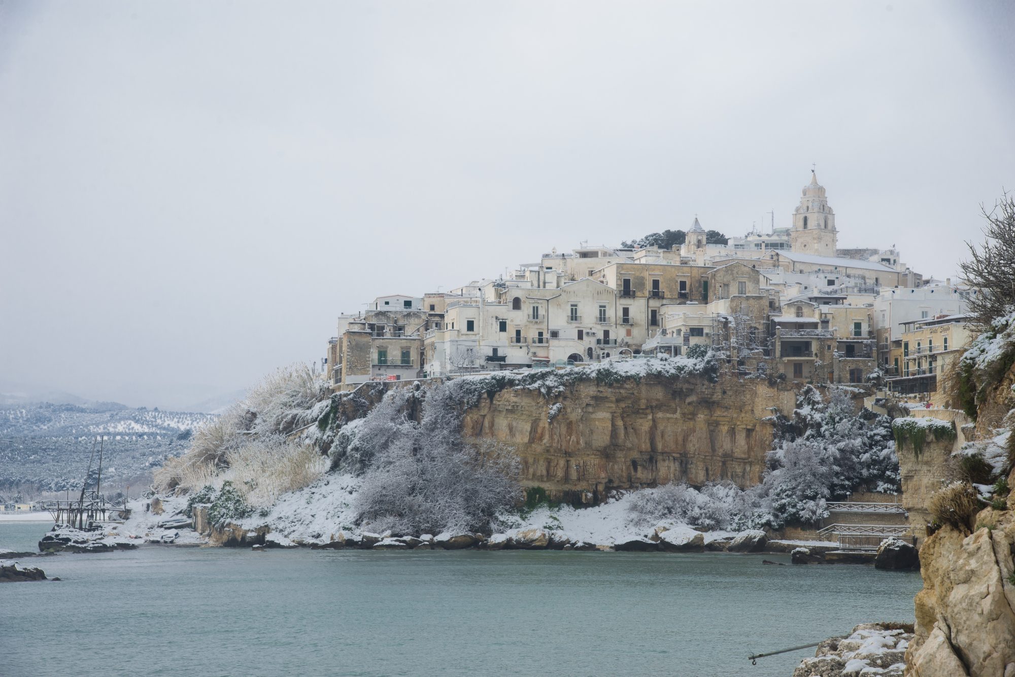 Vieste vecchia innevata