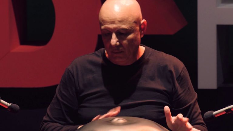 Performance di Handpan
