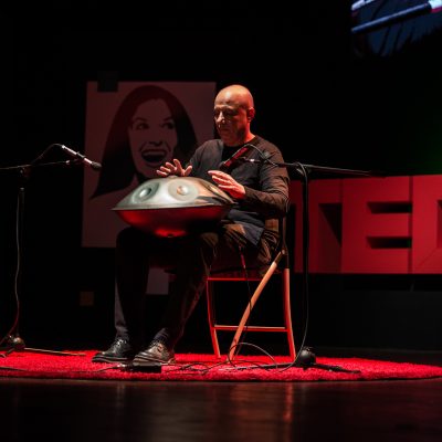 Esibizione handpan al TEDxFoggia 2019