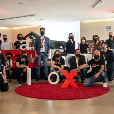 Team e speaker al TEDxFoggiaSalon Democrazia Digitale